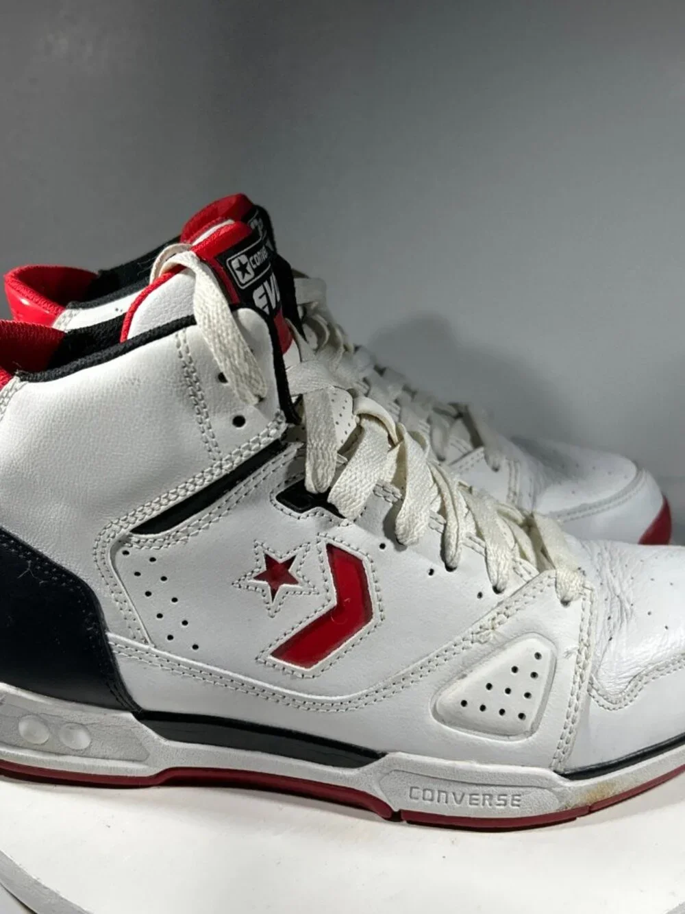 Converse Evo Mens Basketball Shoes Size 10 White Red Leather Sneakers Star Mid